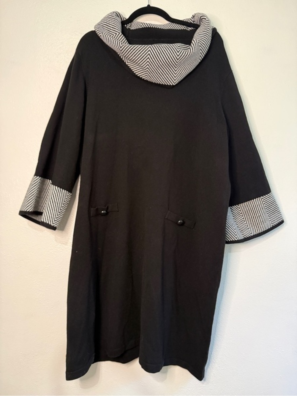 Jessica Howard Shift Dress with Chevron Patterned Cowl Neck & Trim. Sz 3X.